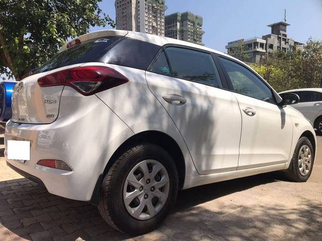 https://images10.gaadi.com/usedcar_image/3851991/original/processed_processed_e7d4149dd89555df45a63093bb39957d.jpg?imwidth=6401