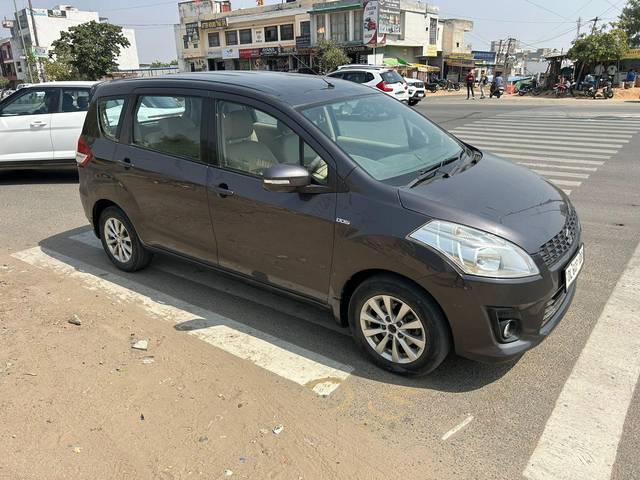 https://images10.gaadi.com/usedcar_image/3861654/original/processed_ced199cc25461705a9d81e316b35fa3b.jpg?imwidth=6402