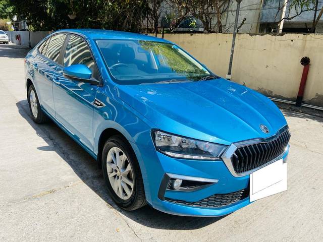 https://images10.gaadi.com/usedcar_image/3863014/original/processed_63b3ee6345c9fcac7f311e6b79a3dd25.jpg?imwidth=6401