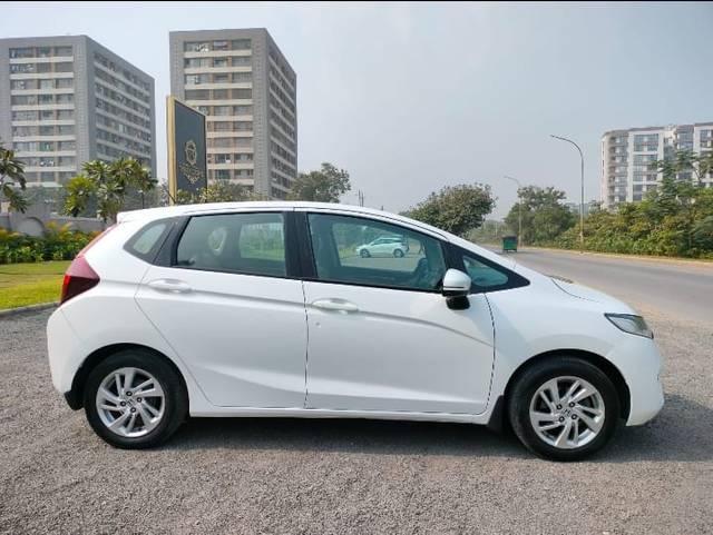 https://images10.gaadi.com/usedcar_image/3864815/original/084daa13c95c35a54f5ac33d62164912.jpg?imwidth=6401