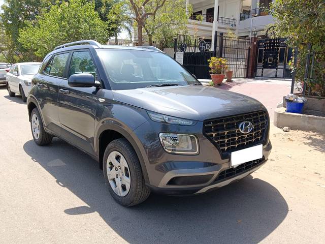 https://images10.gaadi.com/usedcar_image/3866850/original/processed_4013de69b52b9bc1fa6735ea6e592b83.jpg?imwidth=6400