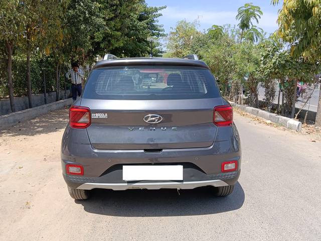 https://images10.gaadi.com/usedcar_image/3866850/original/processed_c5ee75bddfa3f4ad9d208cd8c30445bd.jpg?imwidth=6402