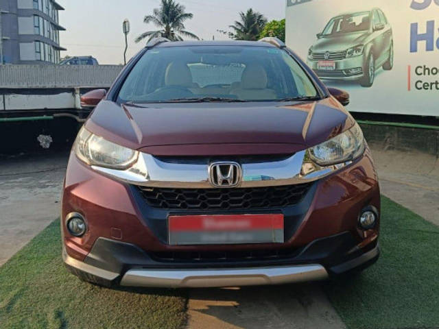 https://images10.gaadi.com/usedcar_image/3868141/original/f77327045900a74f8385113b92338393.jpg?imwidth=6400