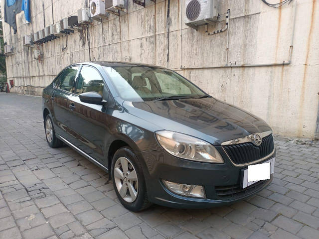 https://images10.gaadi.com/usedcar_image/3872875/original/62daa87e096eda15f533f08e06cd3517.png?imwidth=6400