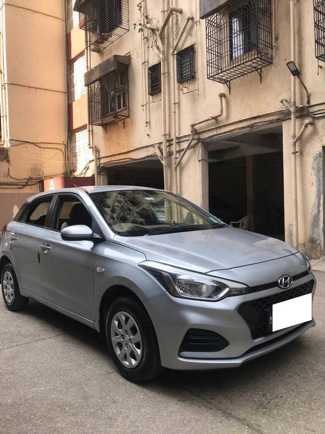 https://images10.gaadi.com/usedcar_image/3878661/original/processed_b01c2395ef0b53c79d6a76bd45ca36ee.jpg?imwidth=6400