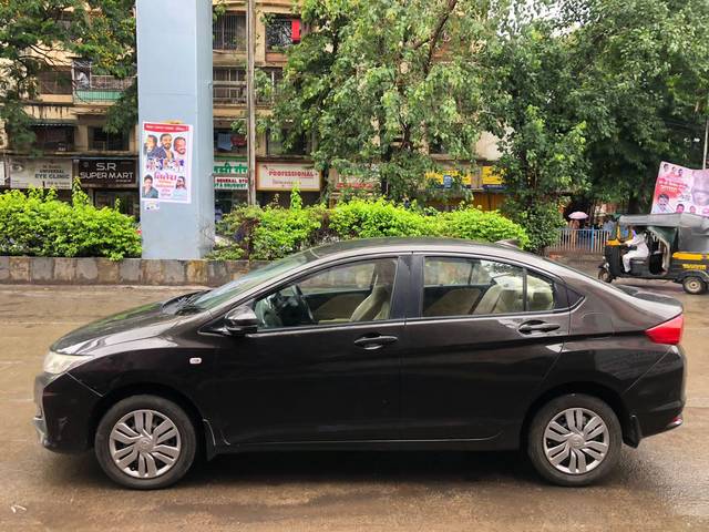 https://images10.gaadi.com/usedcar_image/3879182/original/processed_1c04bf0489e1f8706b077e0b7b5f5506.jpg?imwidth=6402