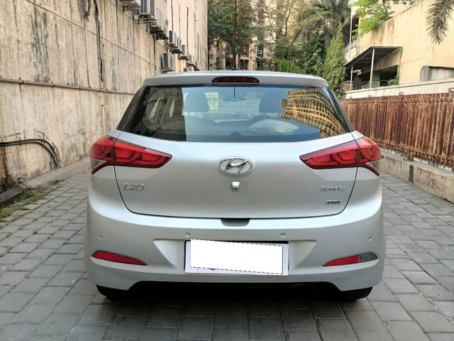 https://images10.gaadi.com/usedcar_image/3882426/original/processed_22ce308762d4d469890a5d306d8c89a7.jpg?imwidth=6402