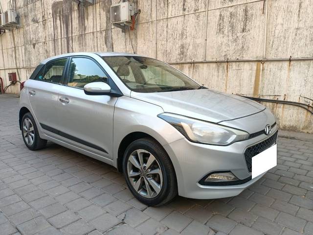 https://images10.gaadi.com/usedcar_image/3882426/original/processed_e1f641d6061d66f0ca36a5a63c2f3f32.jpg?imwidth=6400