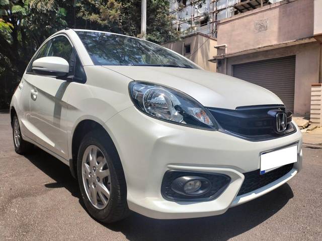 https://images10.gaadi.com/usedcar_image/3883836/original/processed_1abce3d33aacf34a39787d65fd77f3ac.jpg?imwidth=6400