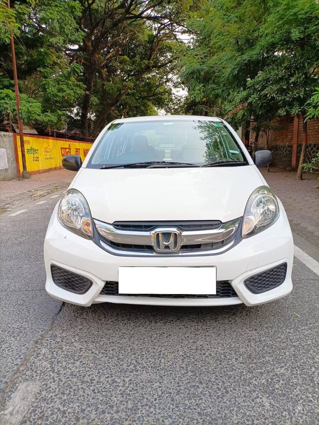 https://images10.gaadi.com/usedcar_image/3887043/original/processed_1ef8c3e6d079f98d99c01afe19ea3b9a.jpg?imwidth=6400