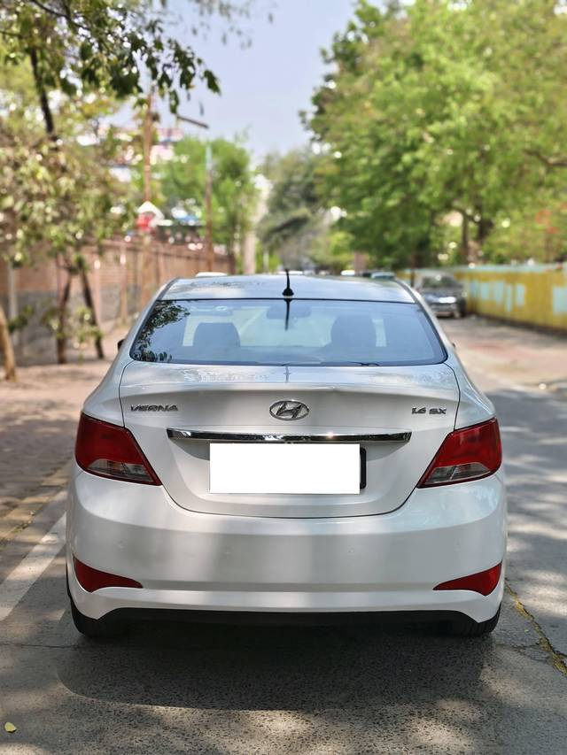 https://images10.gaadi.com/usedcar_image/3888502/original/processed_55b23aa019e6d2905e7cb4ca4f3fd15a.jpg?imwidth=6402
