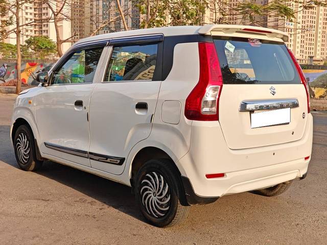 https://images10.gaadi.com/usedcar_image/3889956/original/processed_4a6e6a4a9409513add4ff6937b4aec1a.jpg?imwidth=6402
