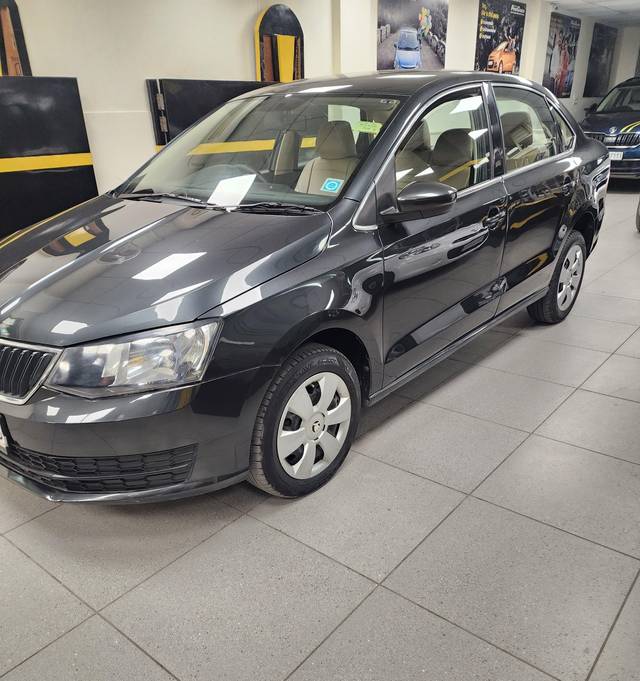 https://images10.gaadi.com/usedcar_image/3895840/original/processed_eb3ed78fd0344b2aa961109911fc8191.jpg?imwidth=6402