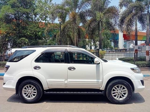 https://images10.gaadi.com/usedcar_image/3896786/original/processed_ec4deb696b348f244d45d2f0b0c859c2.jpg?imwidth=6401