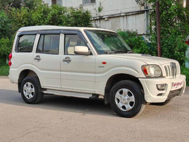 https://images10.gaadi.com/usedcar_image/3900497/original/processed_fdde15072eea89408229497695a7e078.jpg?imwidth=6400