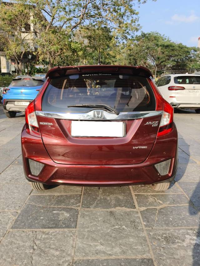 https://images10.gaadi.com/usedcar_image/3903264/original/processed_03d253ccb8a1c20475118c83fc55a32d.jpeg?imwidth=6401