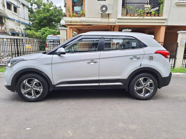 https://images10.gaadi.com/usedcar_image/3906162/original/processed_18c47d64bb0dd8bbdf236ea4e672c07f.jpg?imwidth=6402