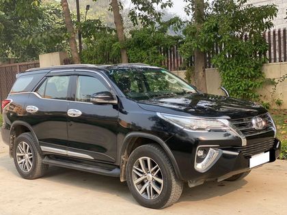 Toyota Fortuner 2.8 4WD AT