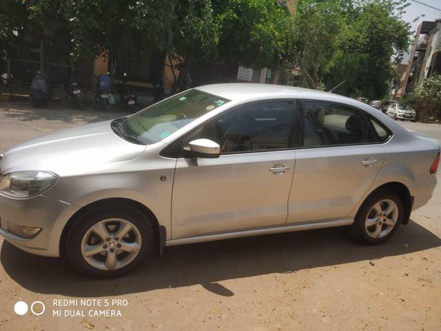 https://images10.gaadi.com/usedcar_image/3909446/original/processed_7613b14b0988d688ee45784a21f410ac.jpg?imwidth=6400