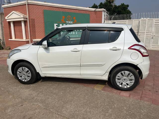 https://images10.gaadi.com/usedcar_image/3909535/original/processed_02d60fc3fb74bdb69f638e1dc3408069.jpg?imwidth=6402