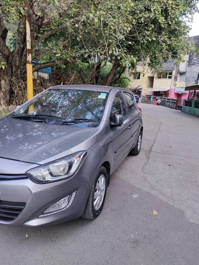 https://images10.gaadi.com/usedcar_image/3910772/original/processed_b2f1a31c97d2463e09f430b6e182c415.jpg?imwidth=6400