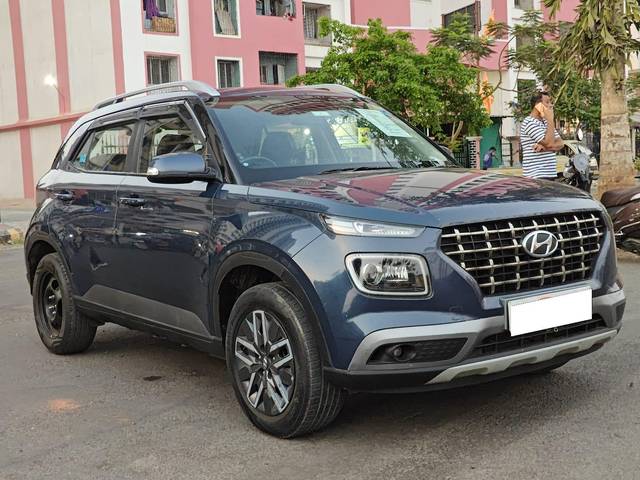 https://images10.gaadi.com/usedcar_image/3914380/original/processed_d93a238758c68ff9e3dc569f07404b97.jpg?imwidth=6400