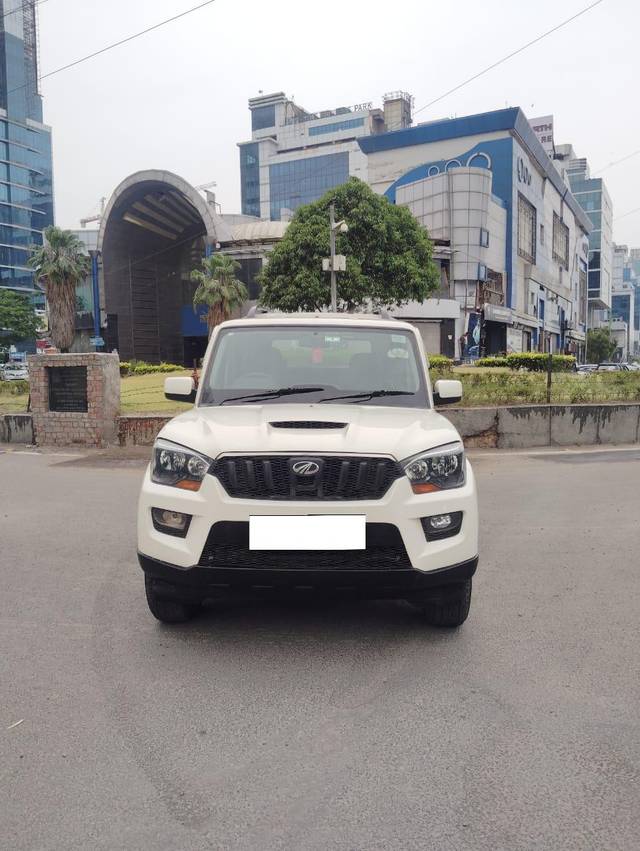 https://images10.gaadi.com/usedcar_image/3916580/original/processed_618a6e1cd82a1e41d48c63b30be60144.jpg?imwidth=6400