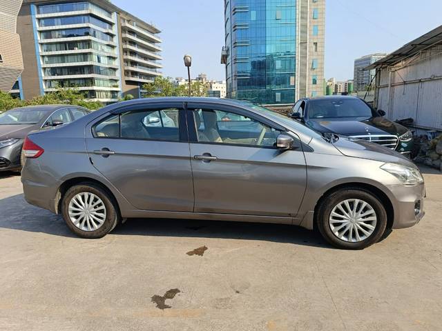 https://images10.gaadi.com/usedcar_image/3917481/original/4dbd628bd2fd776d073cf56b09641f78.jpg?imwidth=6401