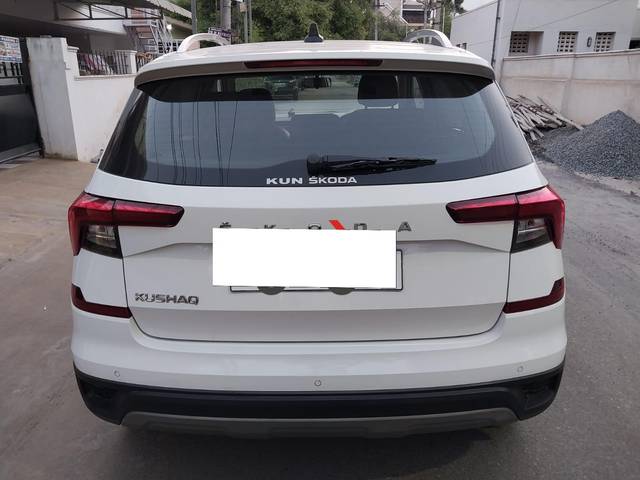 https://images10.gaadi.com/usedcar_image/3920040/original/processed_4fafcdcc4e3255d3e5928bb298263d42.jpg?imwidth=6401