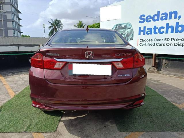 https://images10.gaadi.com/usedcar_image/3922571/original/processed_48e6d848ee6c2de56c1d1201de7b1150.jpg?imwidth=6401