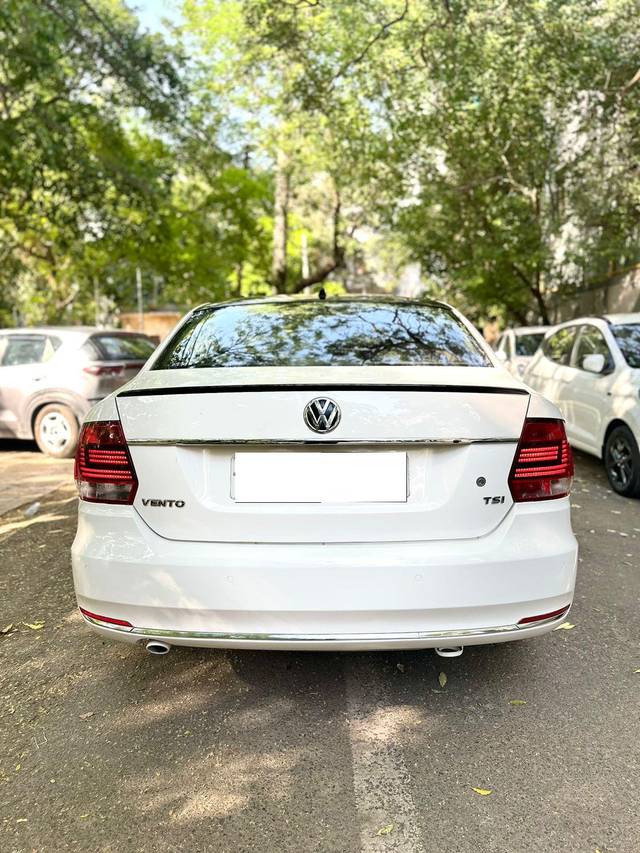 https://images10.gaadi.com/usedcar_image/3926322/original/processed_1000651e02027854be84c558180830ef.jpg?imwidth=6401