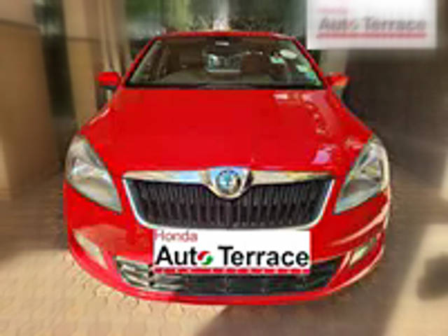 https://images10.gaadi.com/usedcar_image/3926741/original/f6e13ca55e51f7d8e2101fe2dd826a53.png?imwidth=6400