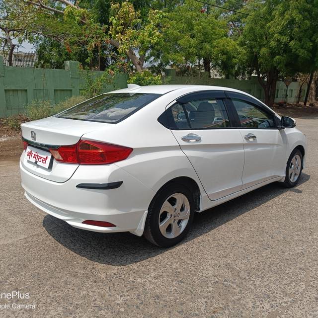 https://images10.gaadi.com/usedcar_image/3926861/original/processed_f72c63bd7902e4ea8a3120efe4e728b9.jpg?imwidth=6402