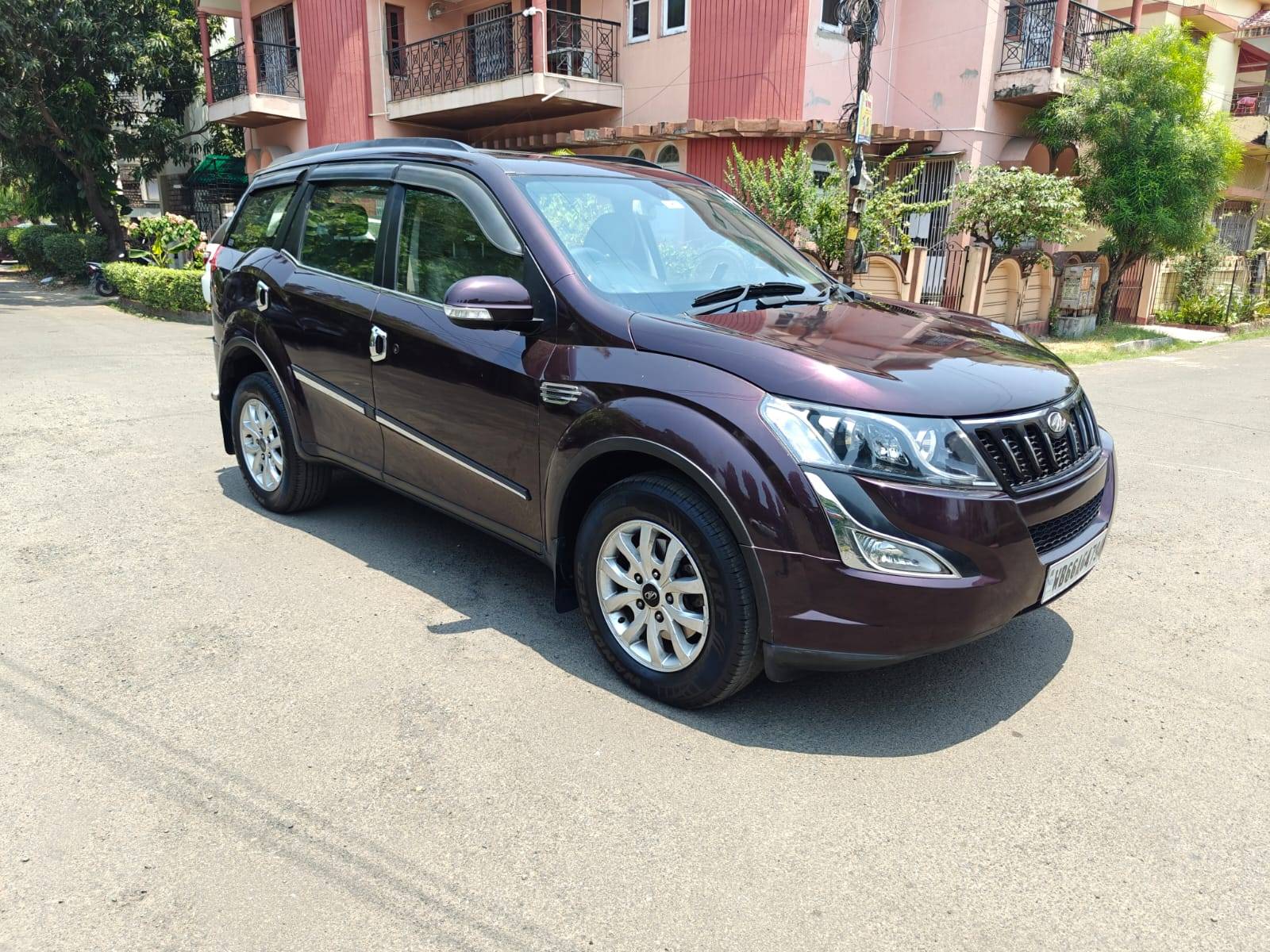 2018 Mahindra XUV500 AT W10 FWD