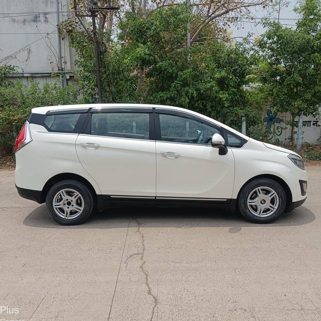 https://images10.gaadi.com/usedcar_image/3929996/original/processed_6dc8ed0e9339168bd3e68b8f5c68b08b.jpg?imwidth=6401