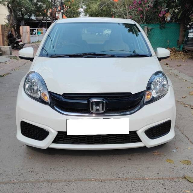 https://images10.gaadi.com/usedcar_image/3931239/original/processed_99793240da1b08d3e9752c7d29211dd6.jpeg?imwidth=6400