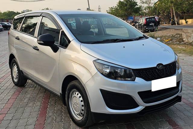 https://images10.gaadi.com/usedcar_image/3932014/original/processed_4725cb61fd1aedbc0c825e00d1b0be8d.jpg?imwidth=6401