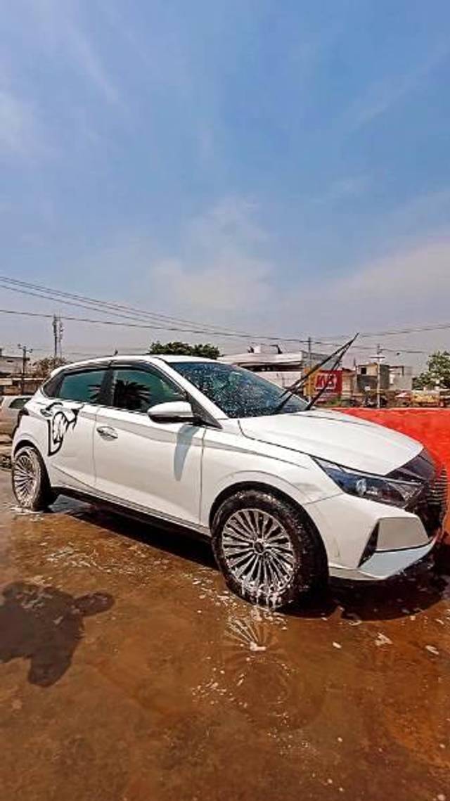 https://images10.gaadi.com/usedcar_image/3932459/original/processed_34903904-9d40-4a44-aa3b-0c433e75d750.jpg?imwidth=6400