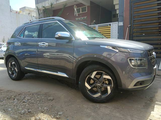 https://images10.gaadi.com/usedcar_image/3934690/original/processed_9d9303ac64dc020ea5e3e9a08910dd1f.jpg?imwidth=6400