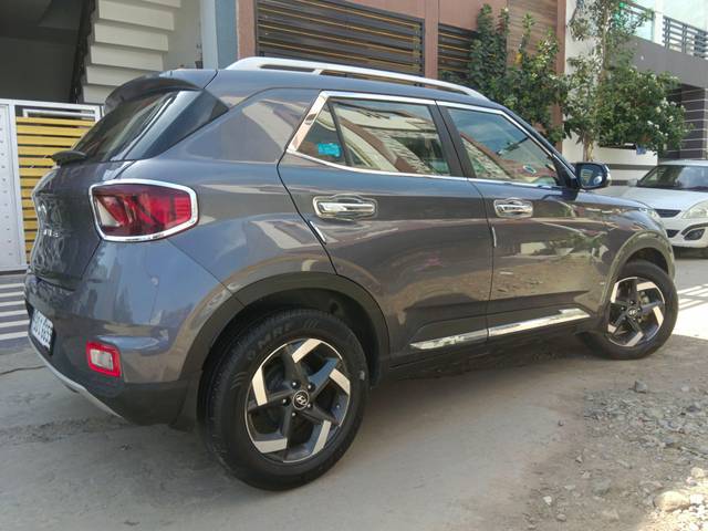 https://images10.gaadi.com/usedcar_image/3934690/original/processed_a1d0fda2adb5b85ee2e5a3a6b02a73e7.jpg?imwidth=6401