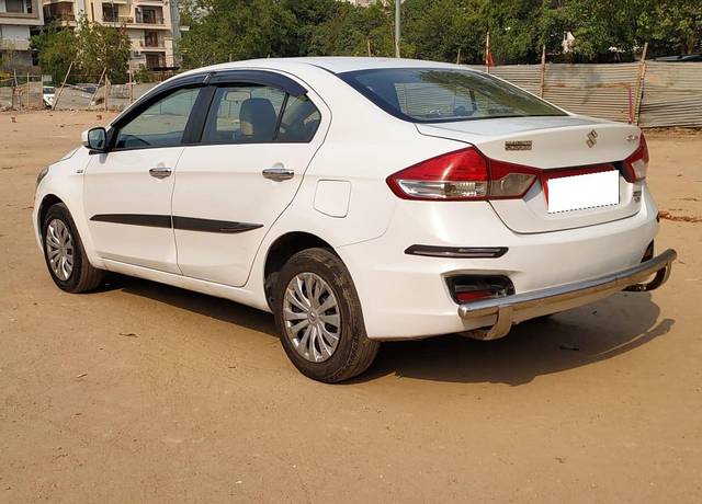 https://images10.gaadi.com/usedcar_image/3937597/original/processed_d35beefca9d31521e8395b1a7c310ea0.jpg?imwidth=6402