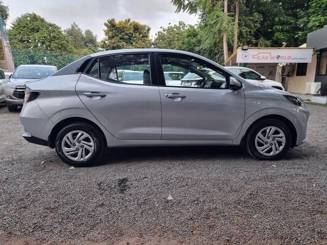 https://images10.gaadi.com/usedcar_image/3939123/original/processed_c8dad3349b8ed36b6de9e95b865b9ae4.jpg?imwidth=6401