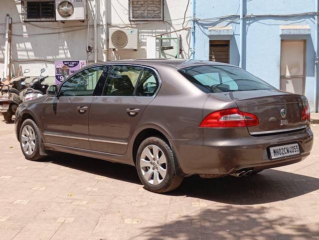 https://images10.gaadi.com/usedcar_image/3939625/original/processed_2ac26de84e13213421c2b254143a48eb.jpeg?imwidth=6402