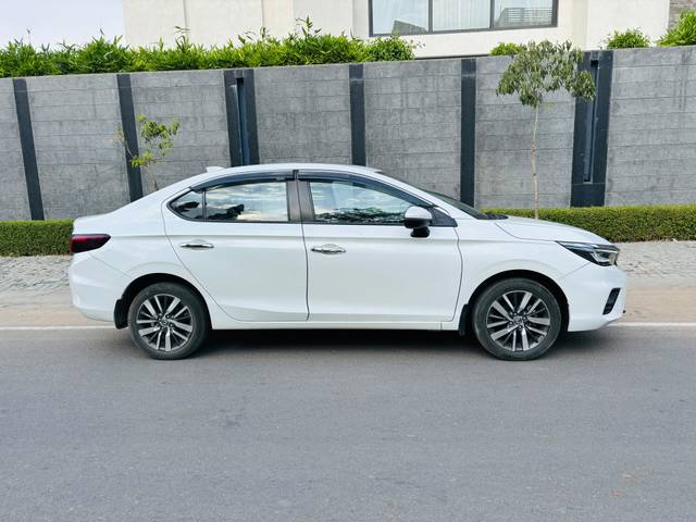 https://images10.gaadi.com/usedcar_image/3940387/original/1afec04f8e827668f5d4433c191650cc.jpeg?imwidth=6401