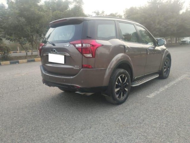 Second-hand 2018 Mahindra XUV500 W11 Option AT for sale in Faridabad-4