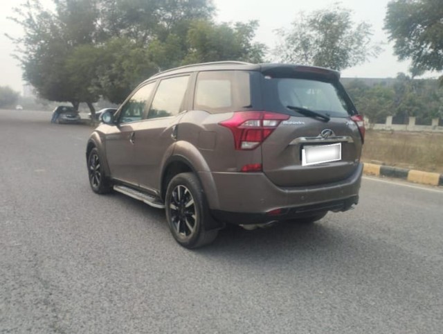 Second-hand 2018 Mahindra XUV500 W11 Option AT for sale in Faridabad-3