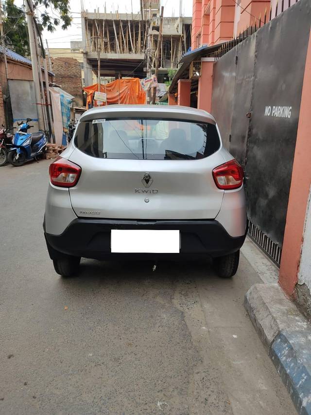 https://images10.gaadi.com/usedcar_image/3940955/original/processed_8da5be94bfd8d651945f4b2c0620f00d.jpg?imwidth=6401