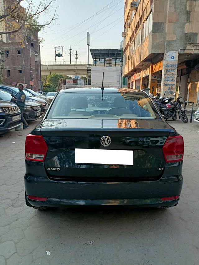 https://images10.gaadi.com/usedcar_image/3943843/original/processed_aebfdd5873ff6785811235a1ad33153c.jpg?imwidth=6402