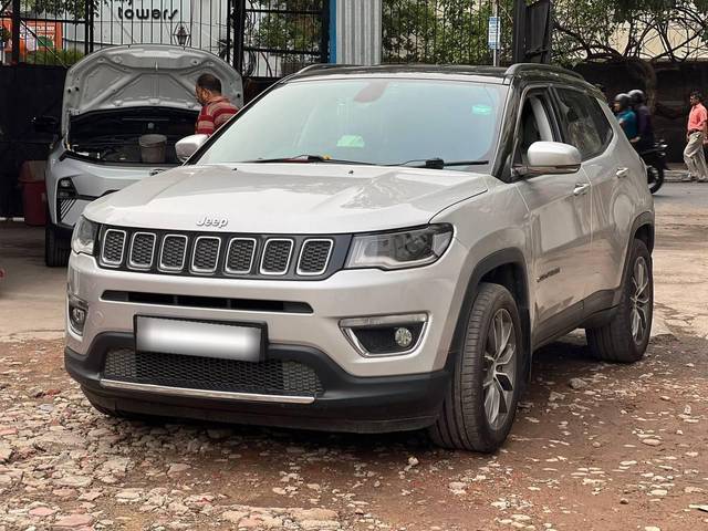 https://images10.gaadi.com/usedcar_image/3946175/original/processed_7f6ad72a1d88e3ef3a1d8d731711b926.jpg?imwidth=6400