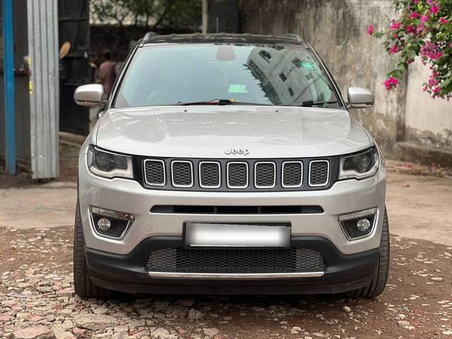 https://images10.gaadi.com/usedcar_image/3946175/original/processed_f6652bae8a427d8bb61cc7d8b1d0d012.jpg?imwidth=6402